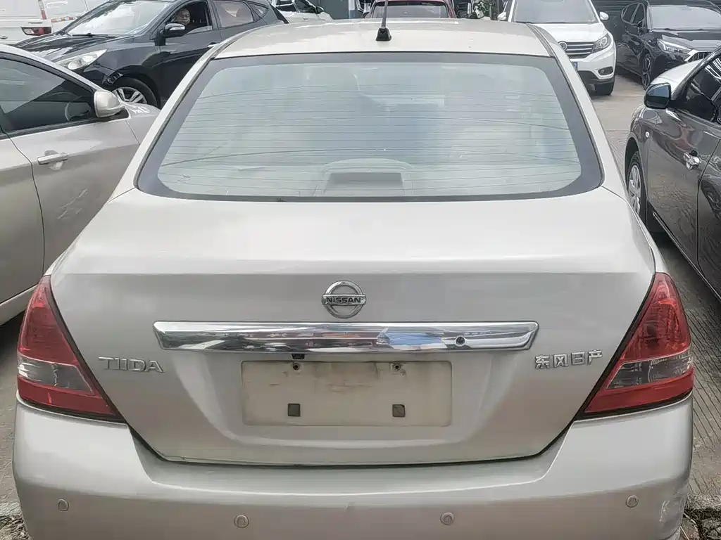 Nissan Tiida 2006 1.6J MT