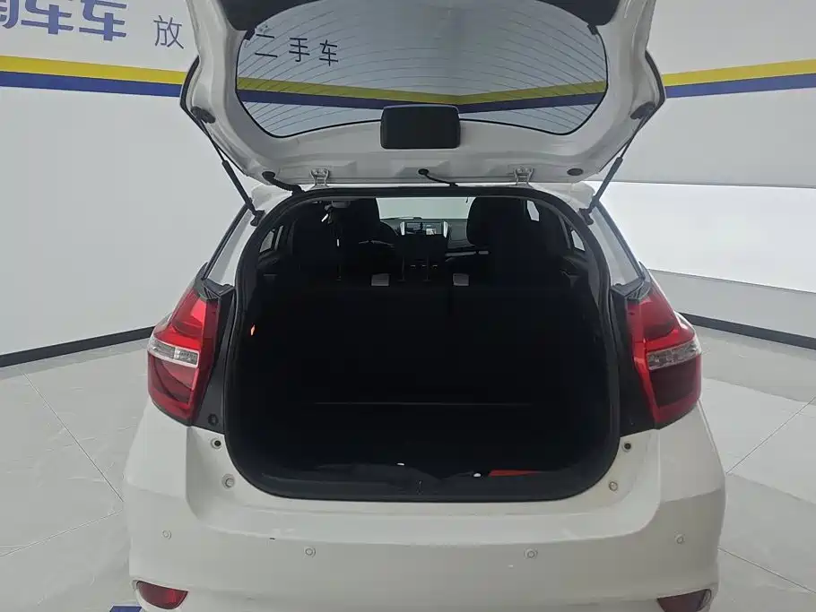 Toyota Yaris L — миниатюра 4