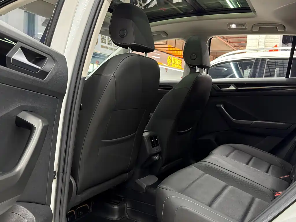 Volkswagen T-Roc — миниатюра 21