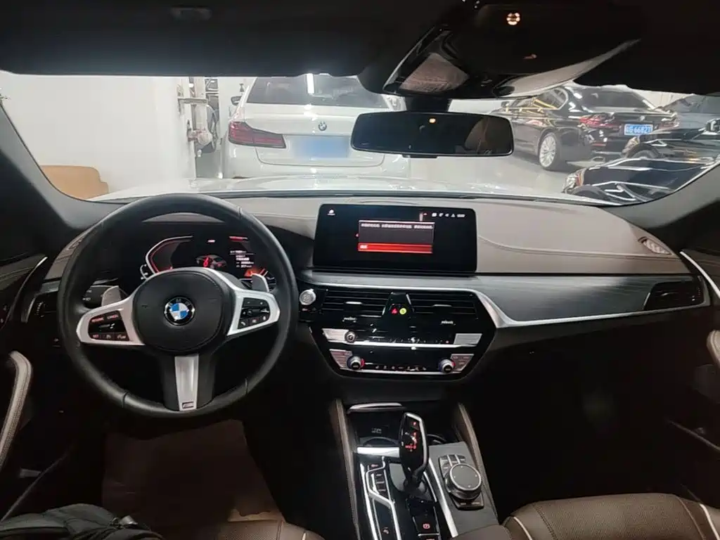BMW 5 Series — миниатюра 10