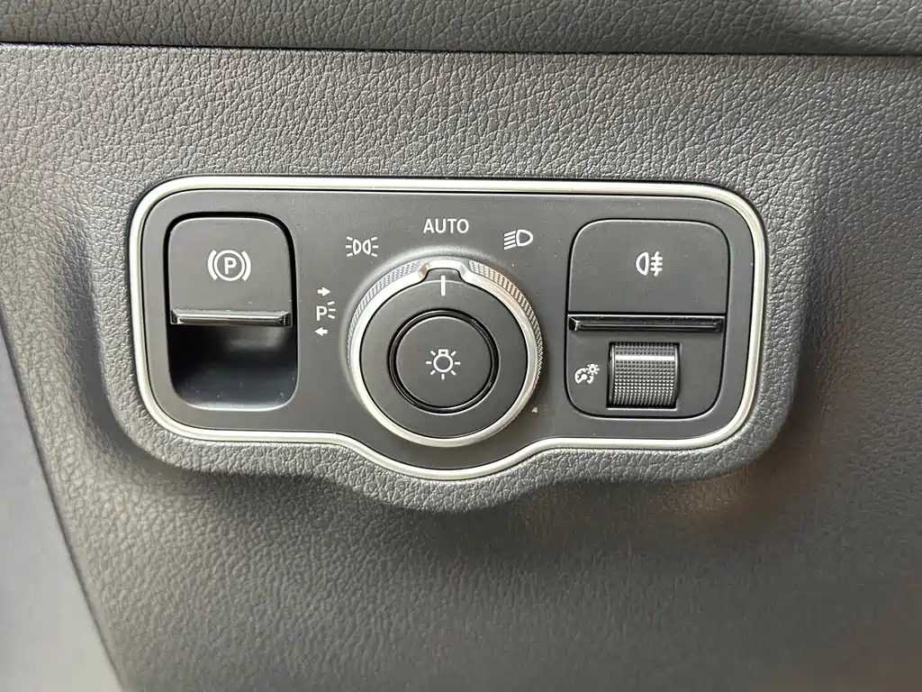 Mercedes-Benz GLB — миниатюра 20