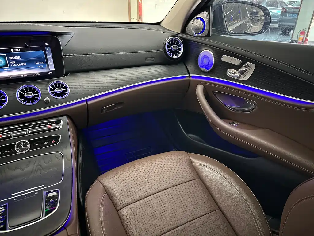 MERCEDES-BENZ E CLASS