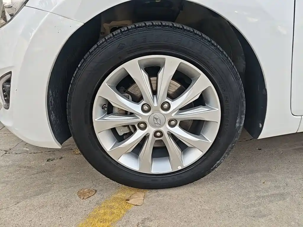 Hyundai Elantra Langdong — миниатюра 23