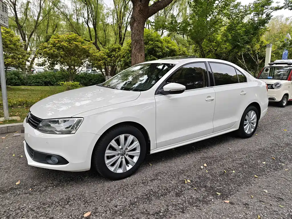 Volkswagen Sagitar 2014