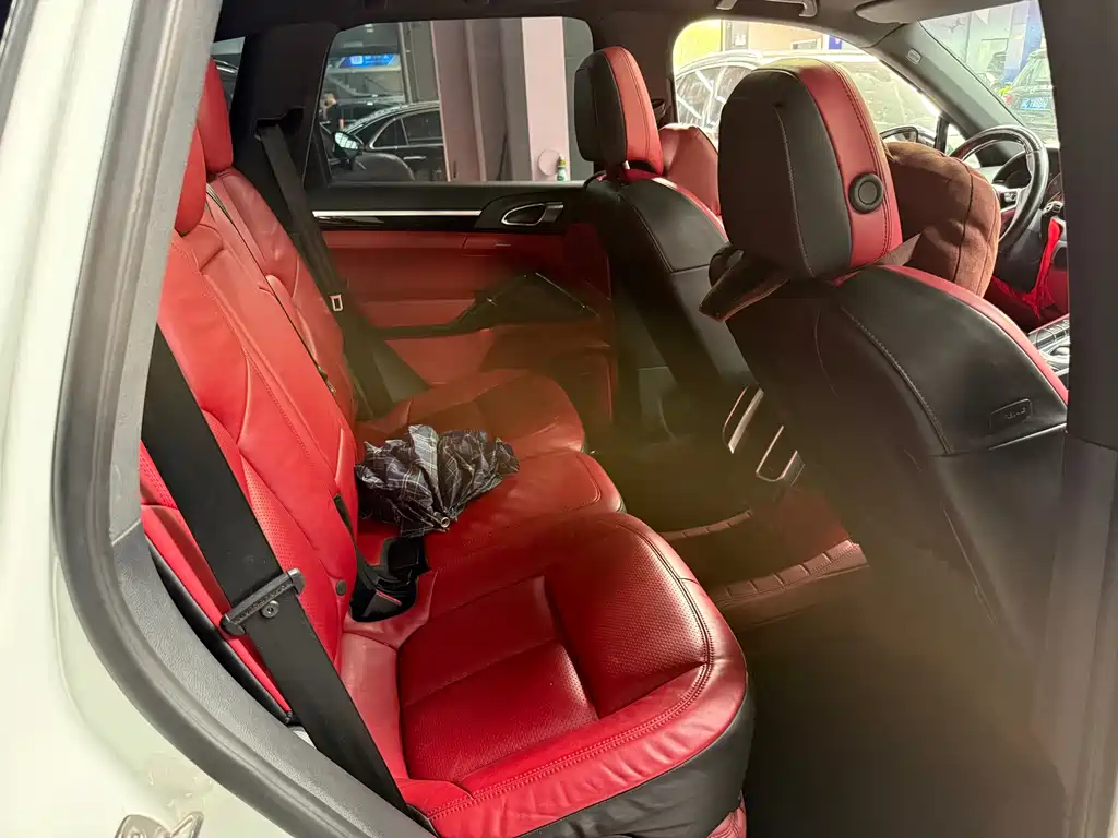 Porsche Cayenne — миниатюра 11