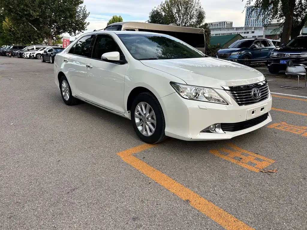 Toyota Camry — миниатюра 3