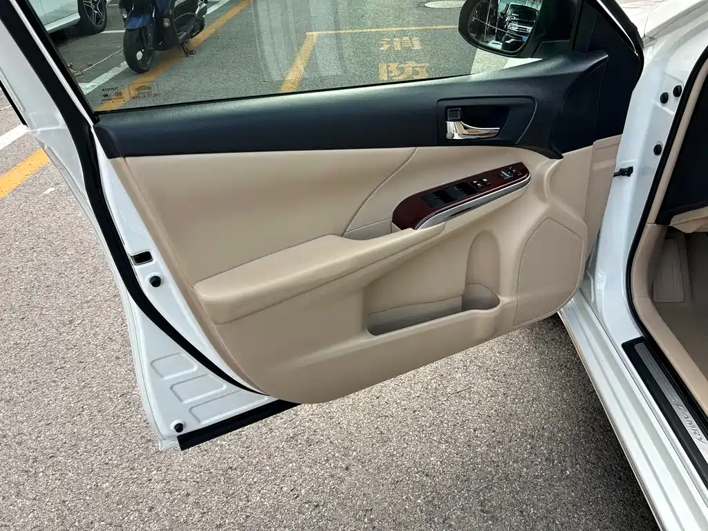 Toyota Camry — миниатюра 7
