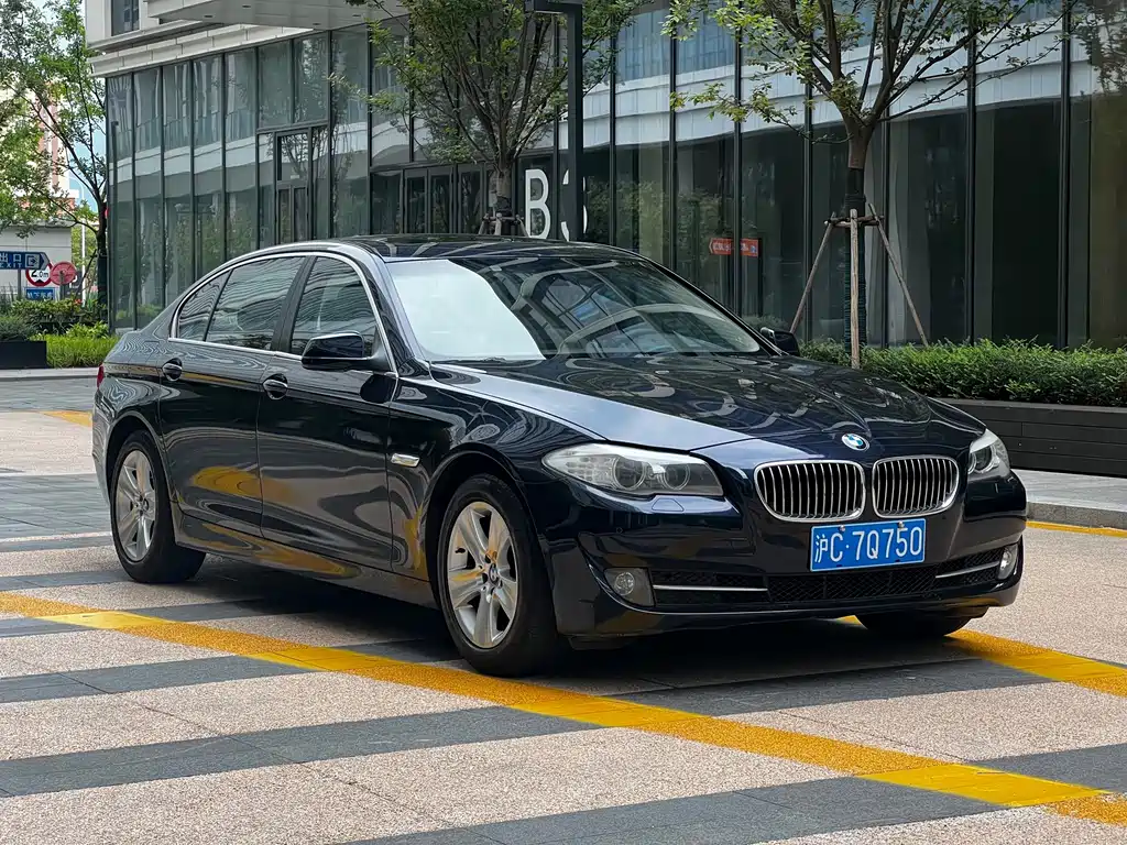 BMW 5 Series — миниатюра 3