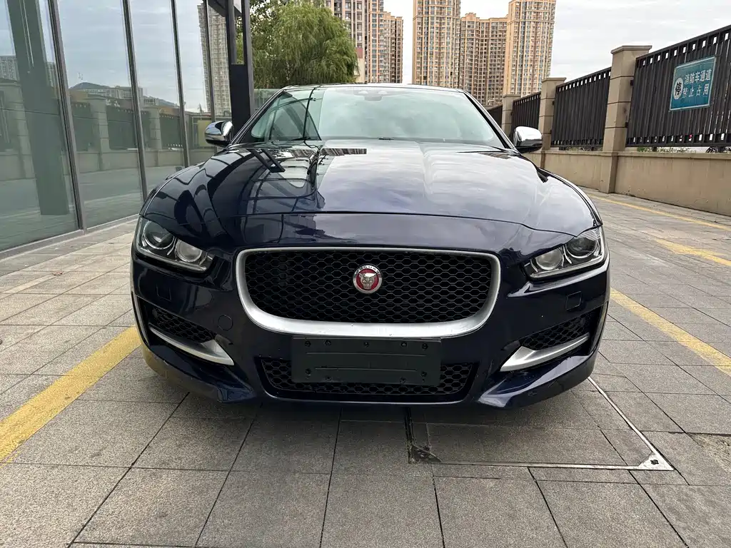 Jaguar XE — миниатюра 2