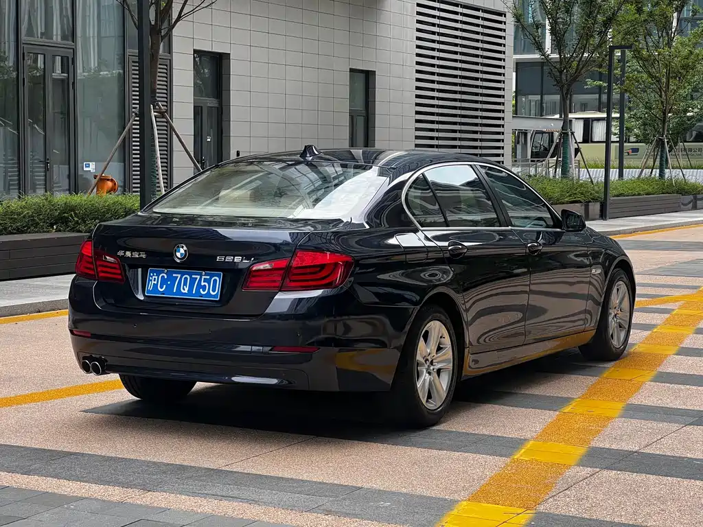 BMW 5 Series — миниатюра 23