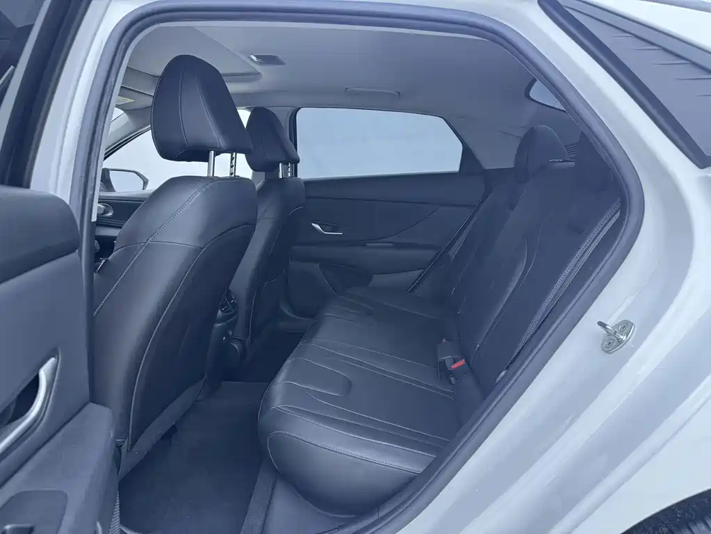 Hyundai Elantra — миниатюра 14