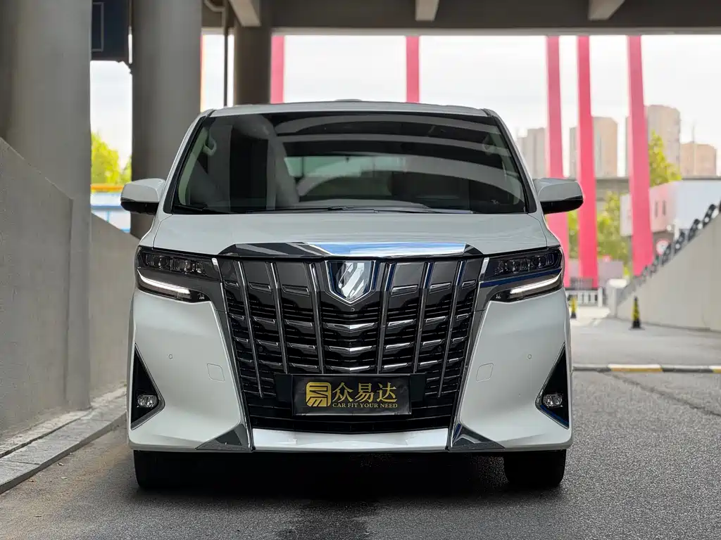 Toyota Alphard — миниатюра 3