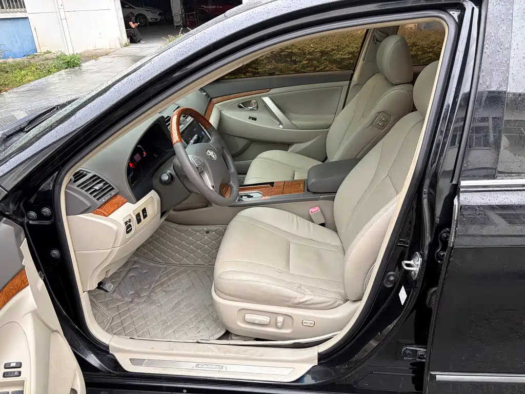 Toyota Camry — миниатюра 4