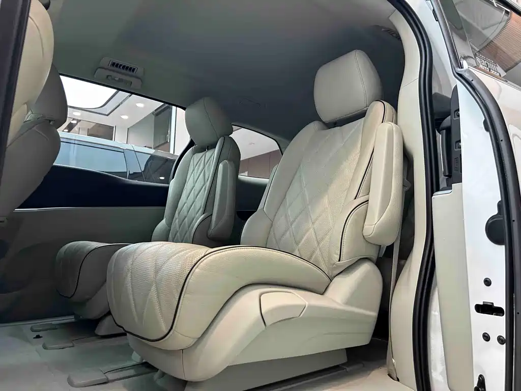 Buick GL8 — миниатюра 12