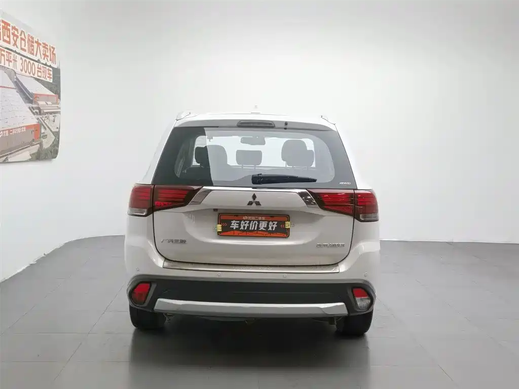 Mitsubishi Outlander 2016 2.4L Luxury 7 мест