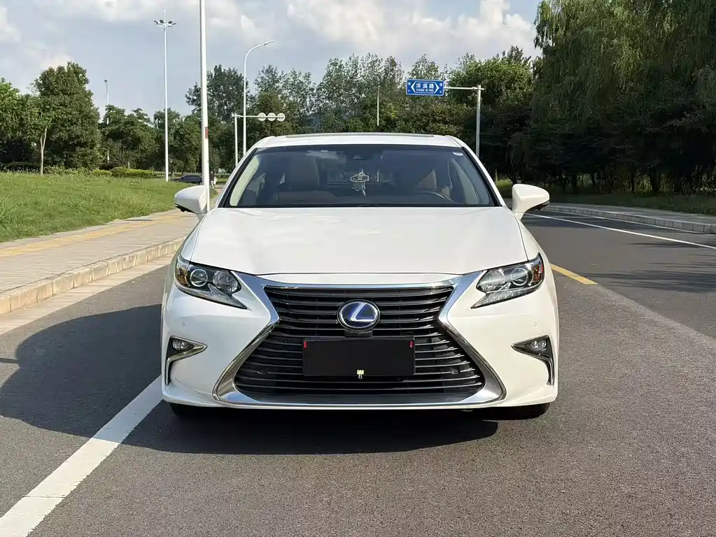 Lexus ES — миниатюра 2