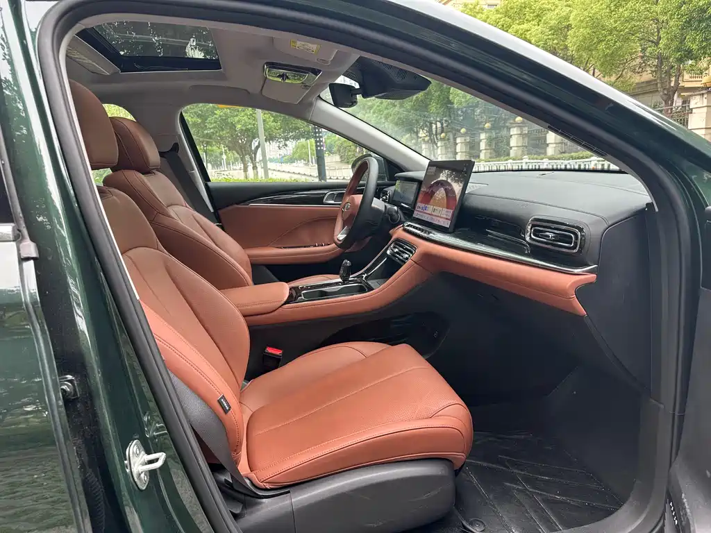 Geely Emgrand 2026 5 1.5T DCT Flagship