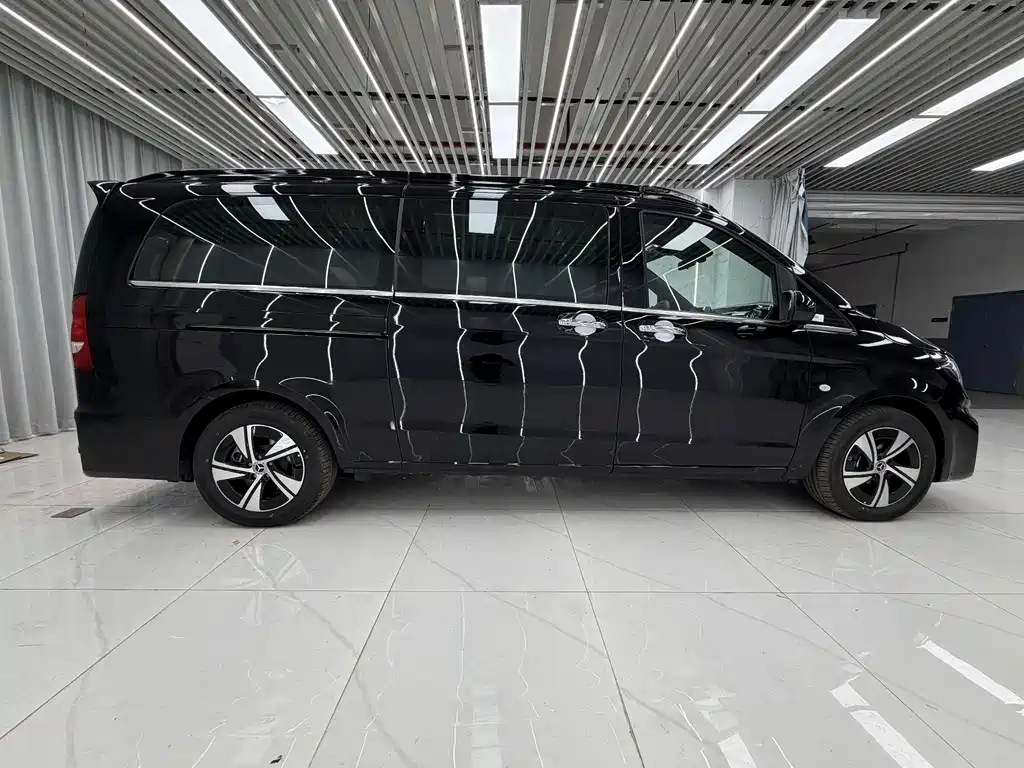 Mercedes-Benz Vito 2024 2.0T