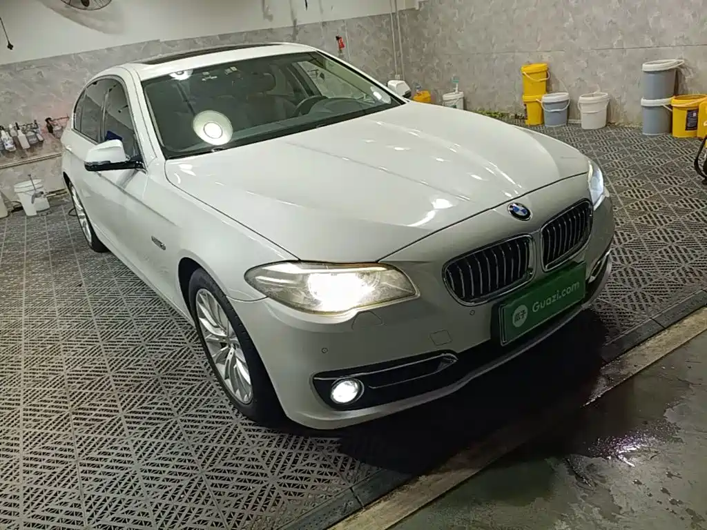 BMW 5 Series — миниатюра 4