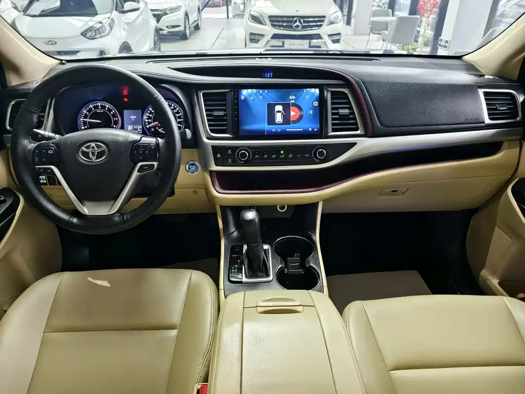 TOYOTA HIGHLANDER