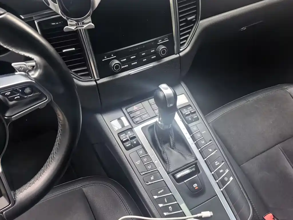Porsche Macan — миниатюра 6