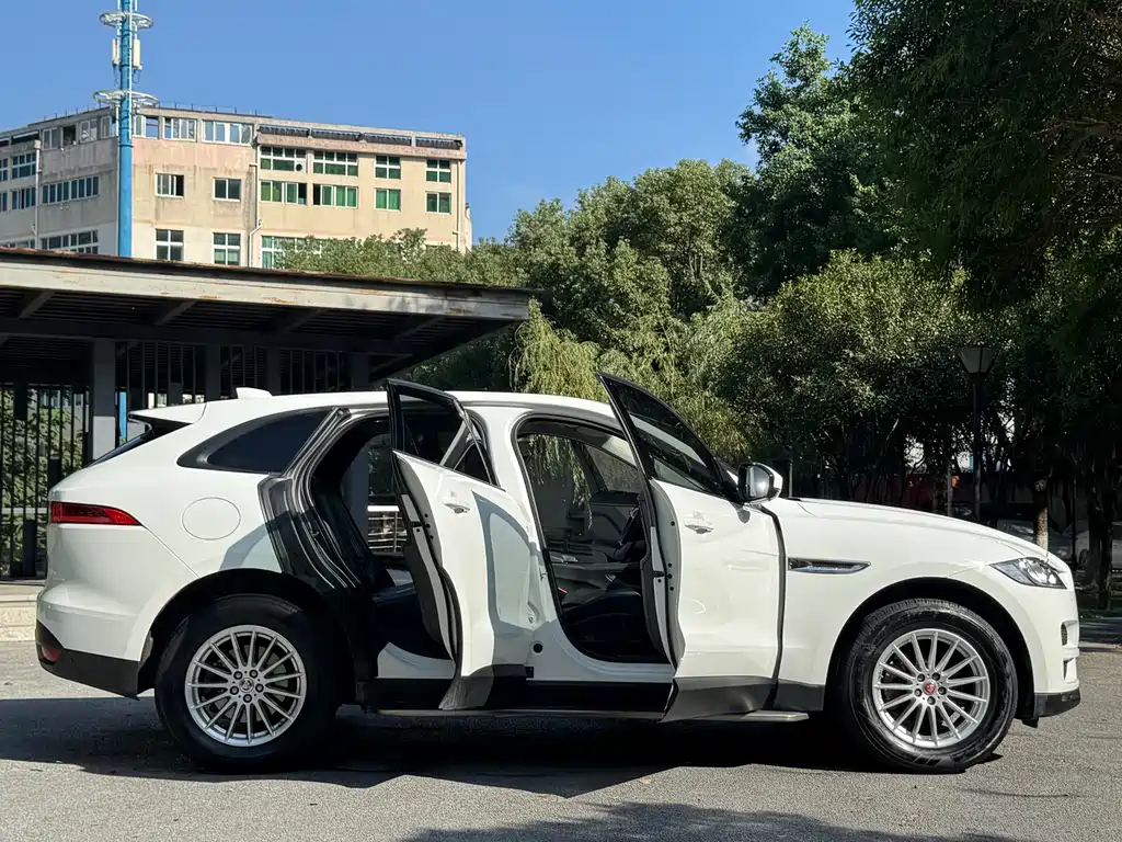 Jaguar F-PACE — миниатюра 8