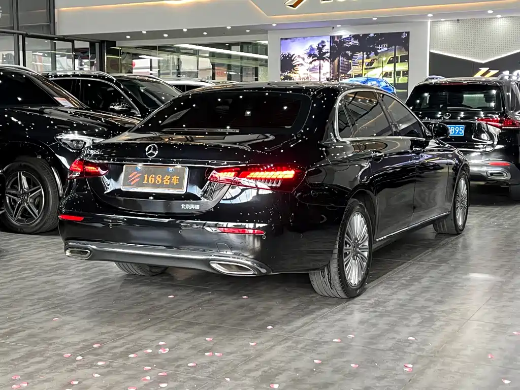 Mercedes-Benz E-Class — миниатюра 7