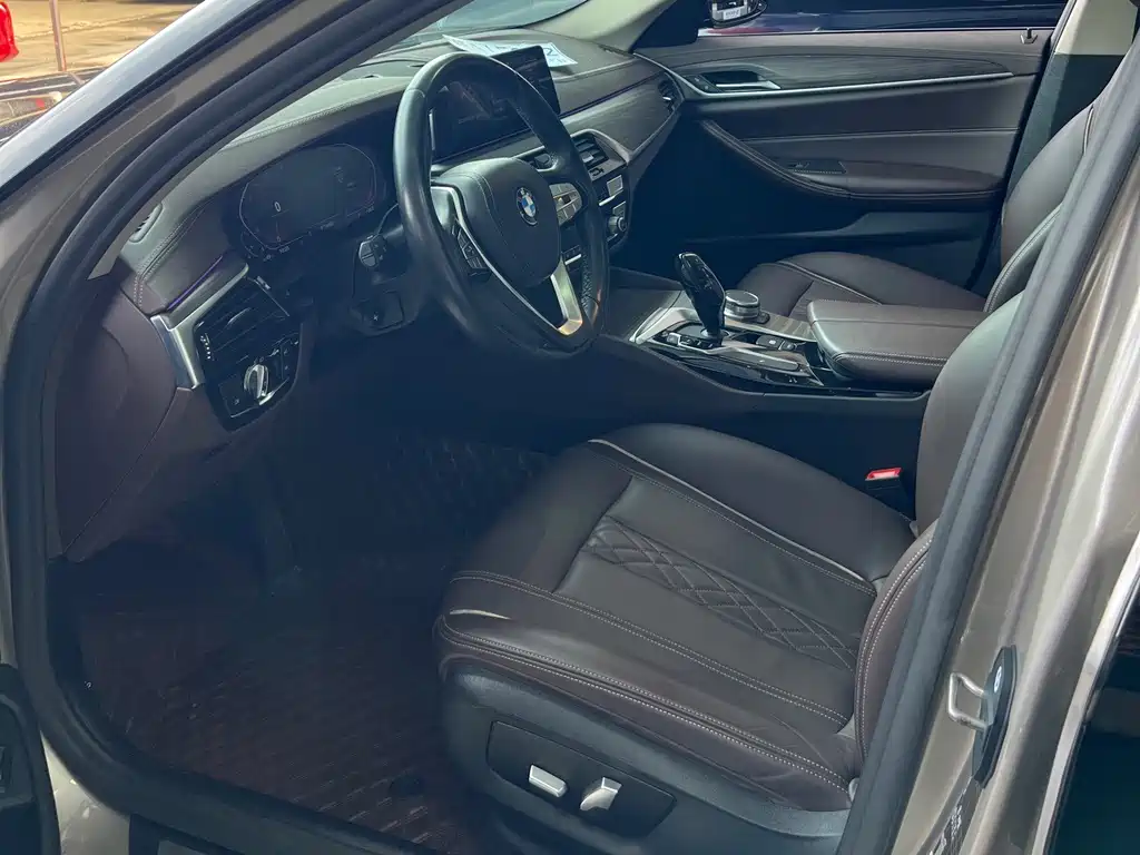 BMW 5 Series — миниатюра 4