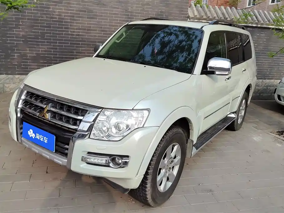 Mitsubishi Pajero (Import) 2017
