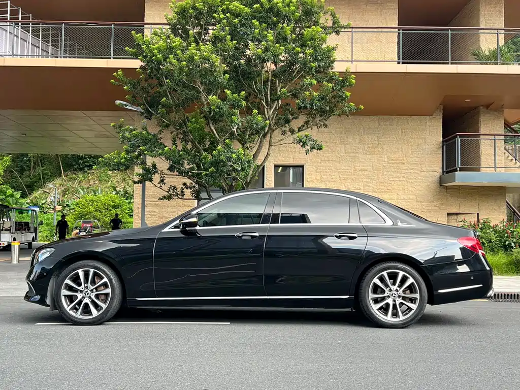 Mercedes-Benz E-Class — миниатюра 5