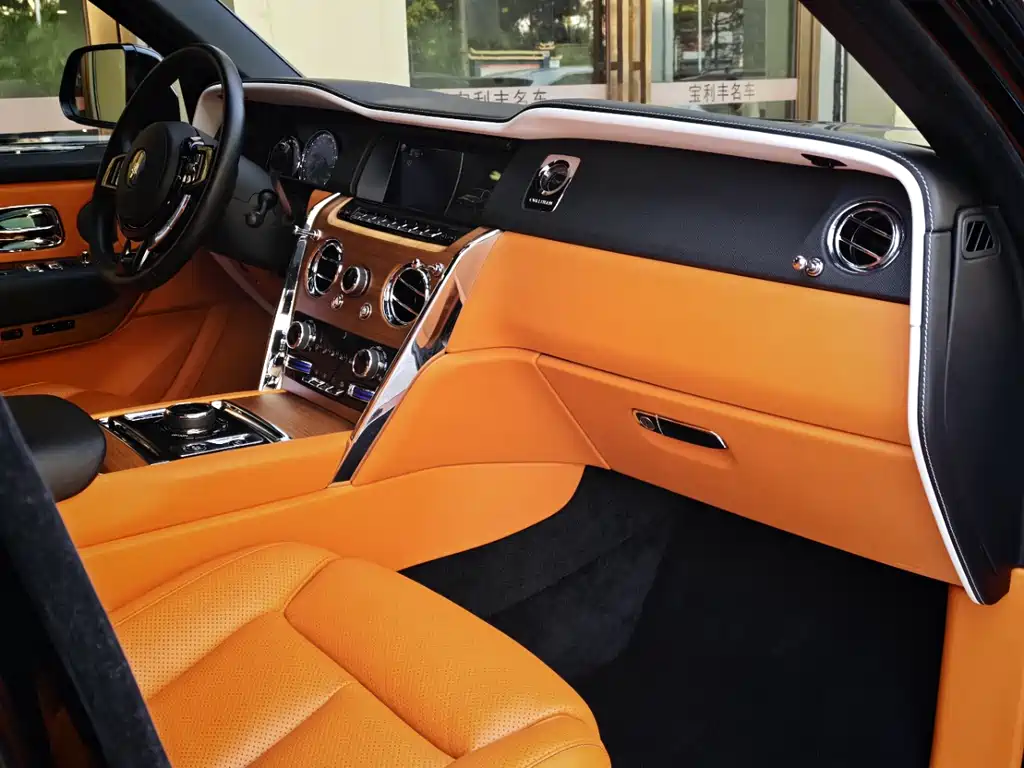 Rolls-Royce Cullinan - фото 11