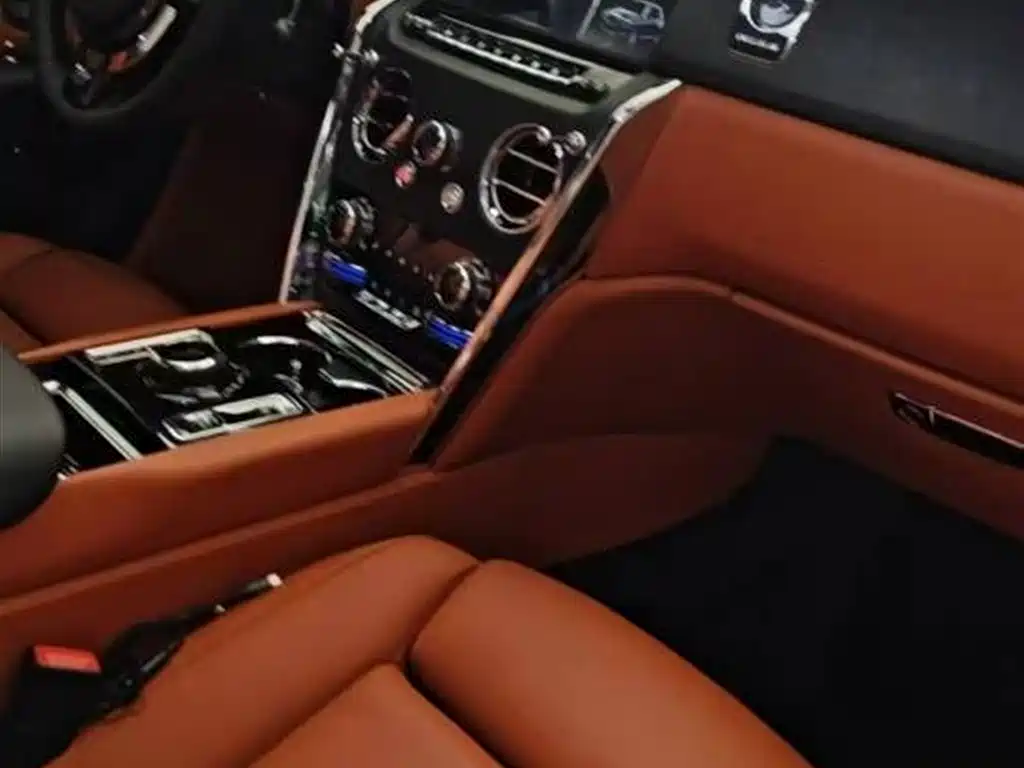 Rolls-Royce Cullinan 2018 мест