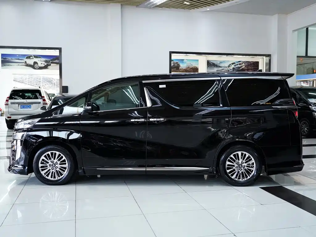 Toyota Vellfire — миниатюра 3