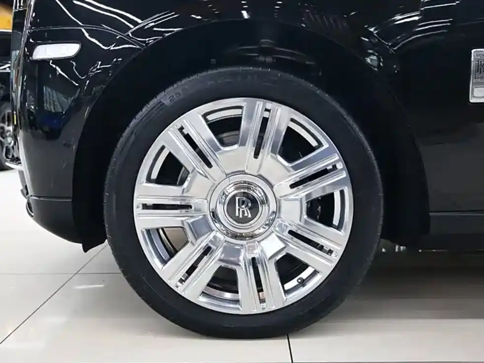 Rolls-Royce Cullinan 2018 мест