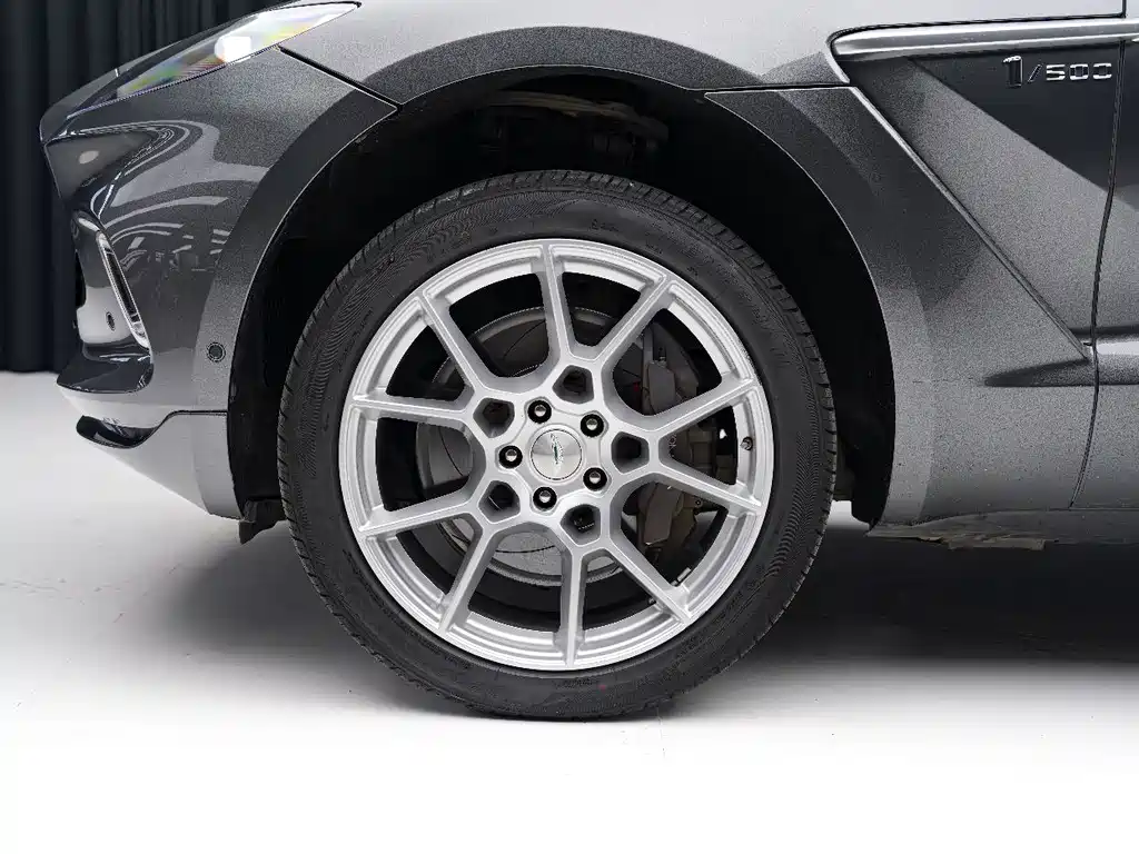Aston Martin DBX 2020 4.0T V8 1913