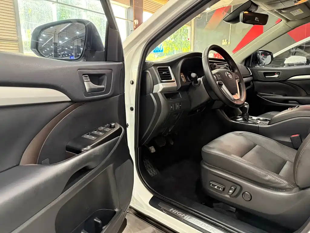 Toyota Highlander — миниатюра 7