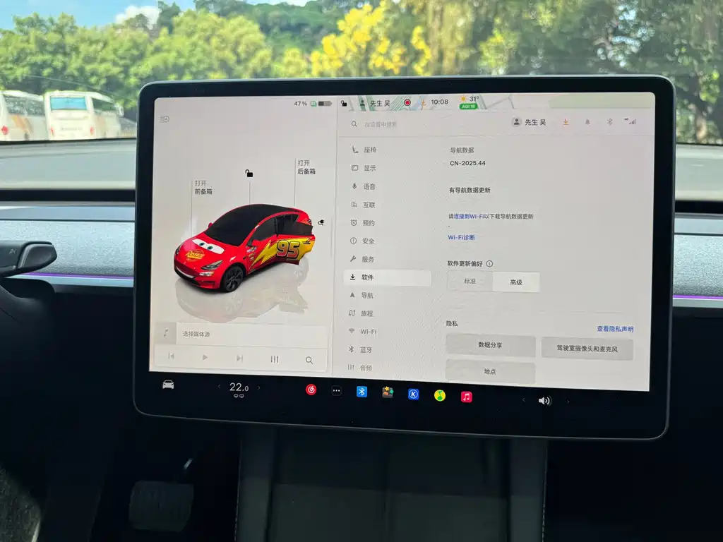 Tesla Model Y — миниатюра 10