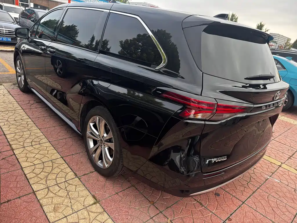 Toyota Sienna — миниатюра 17