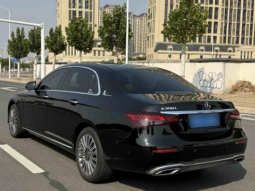 Mercedes-Benz E-Class — миниатюра 12