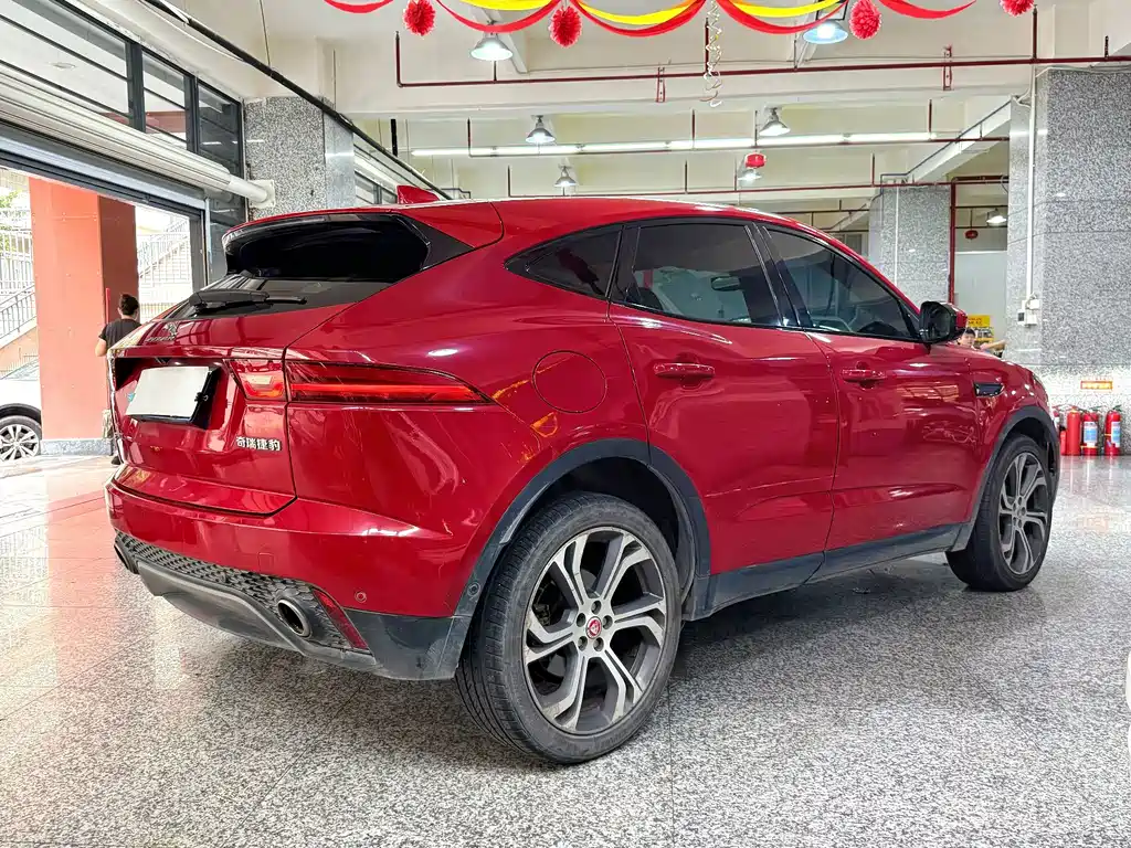 Jaguar E-PACE — миниатюра 7