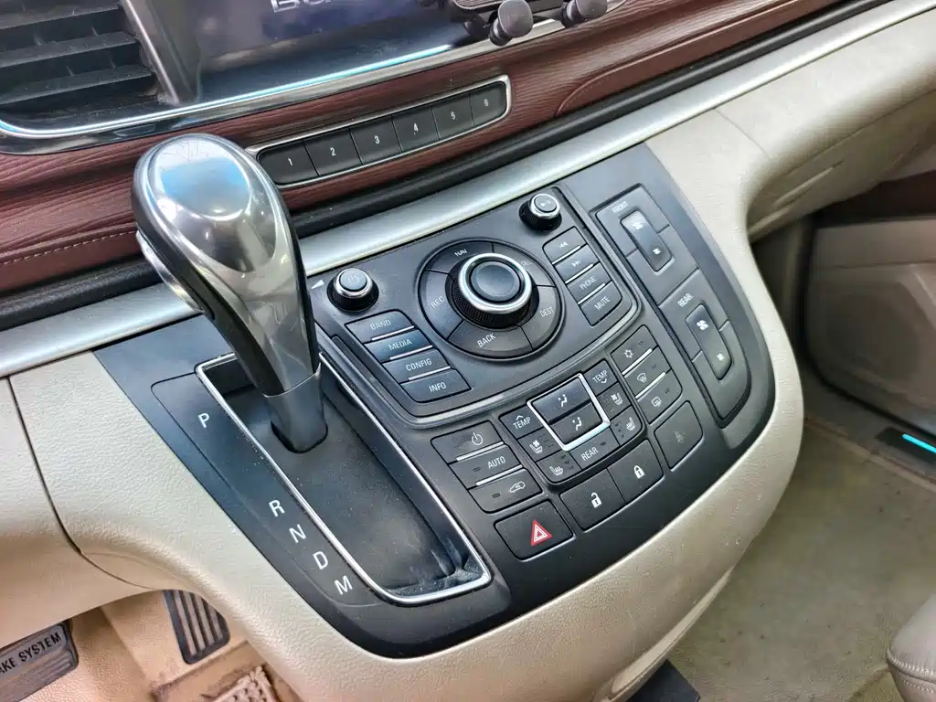 Buick GL8 2014 3.0L XT Luxury Flagship