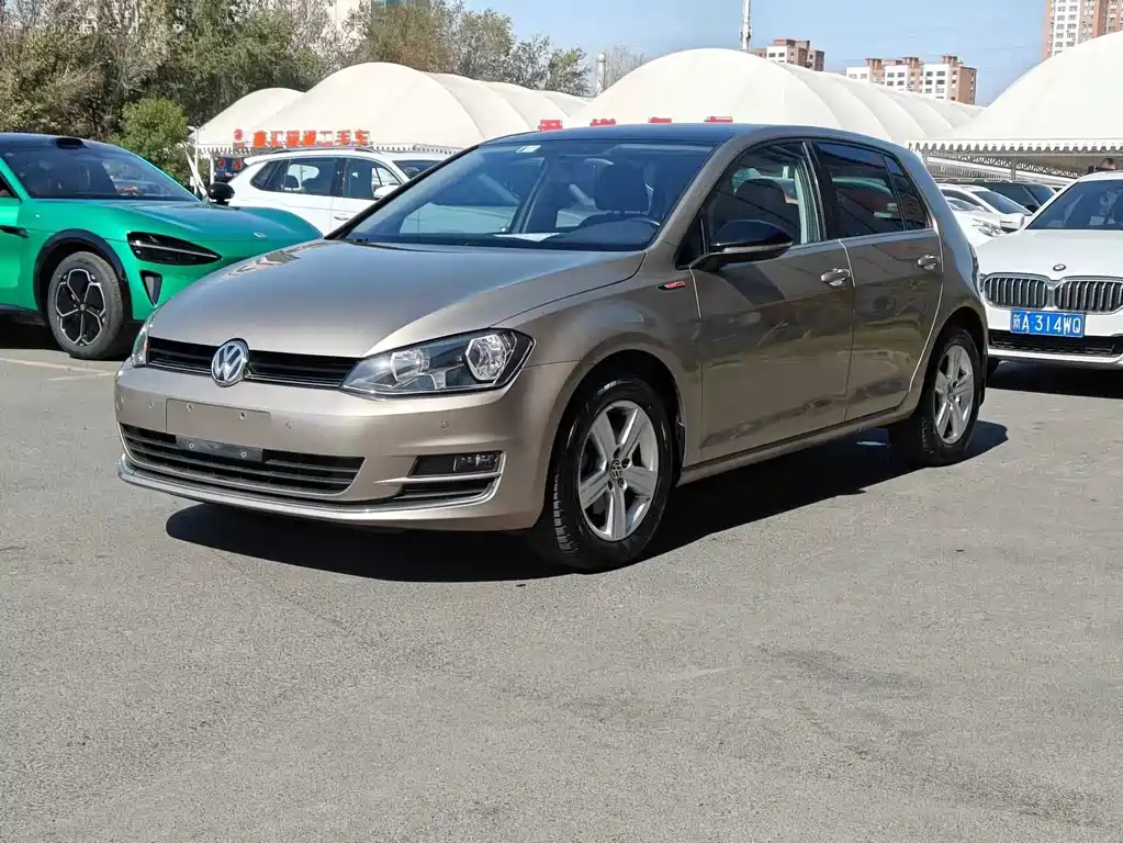 VOLKSWAGEN GOLF