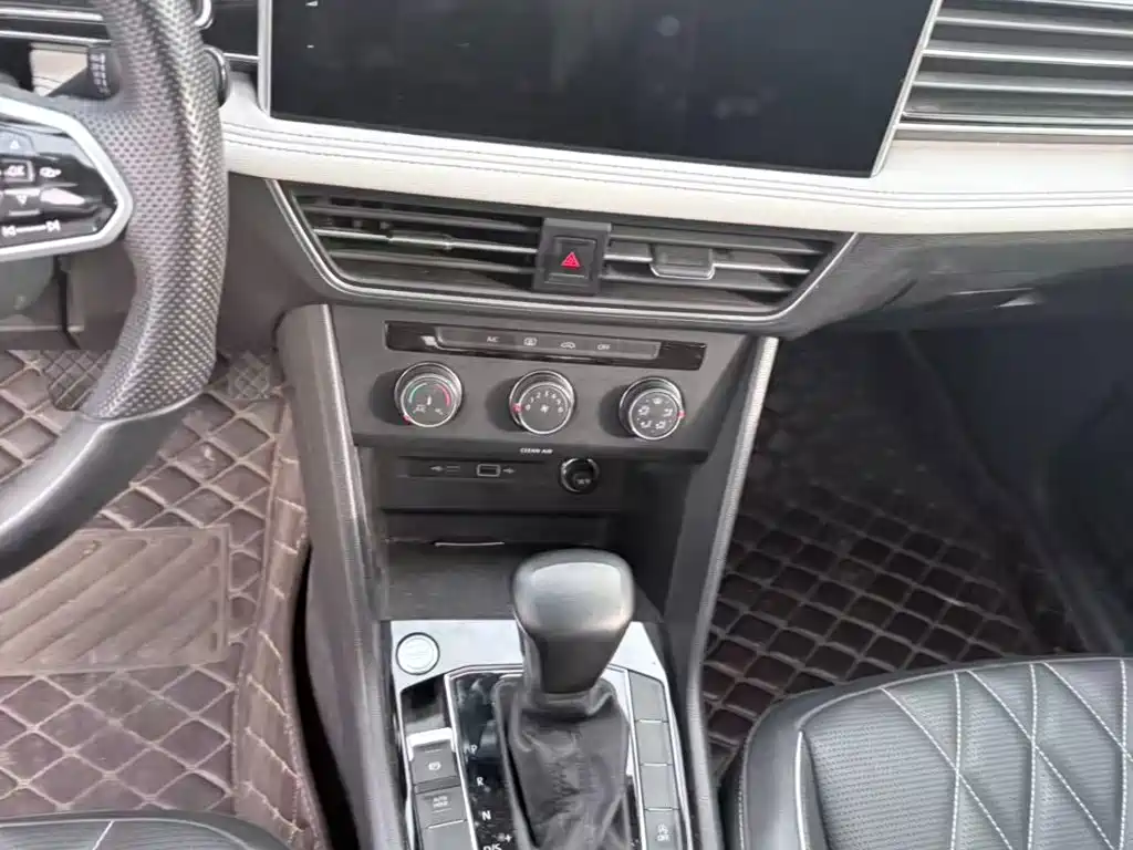 Volkswagen Tiguan L — миниатюра 7