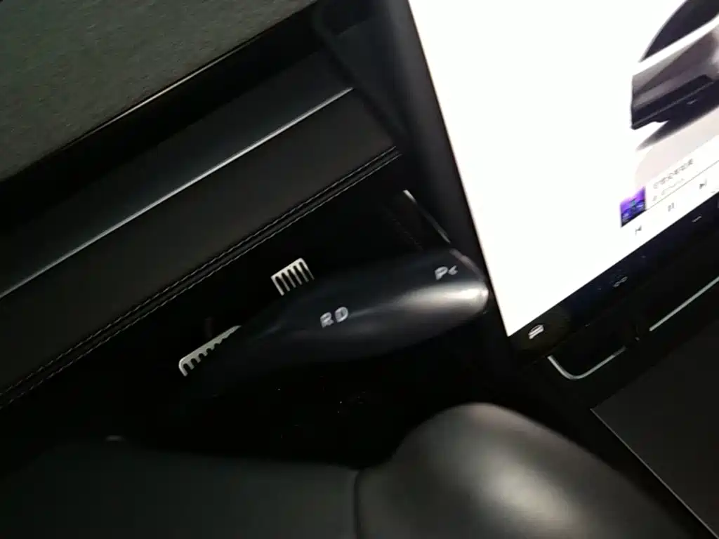 Tesla Model Y L — миниатюра 14