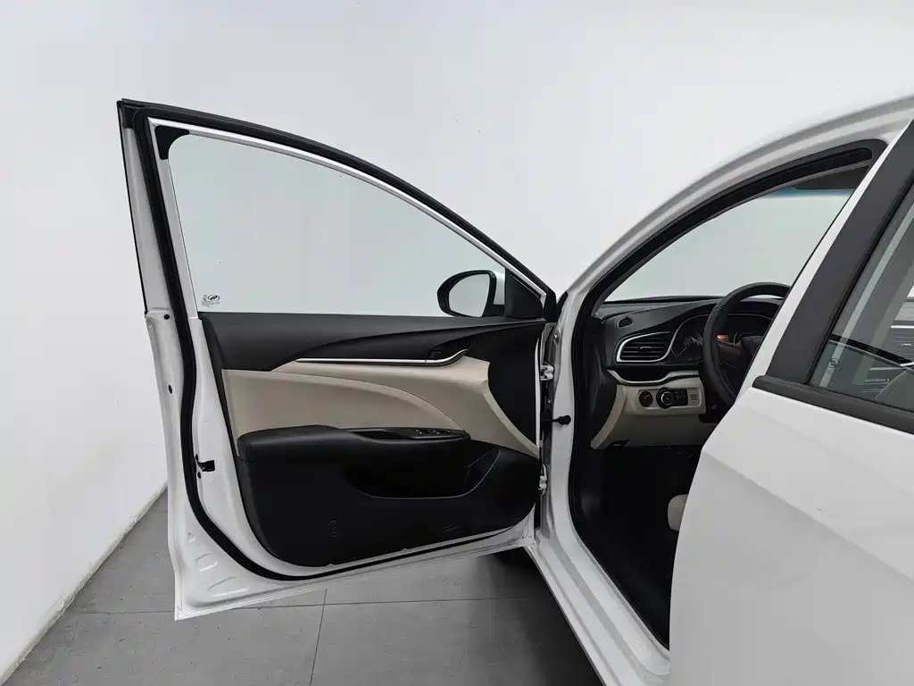 Buick Excelle — миниатюра 8