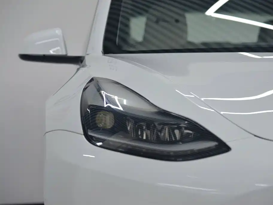 Tesla Model 3 — миниатюра 5