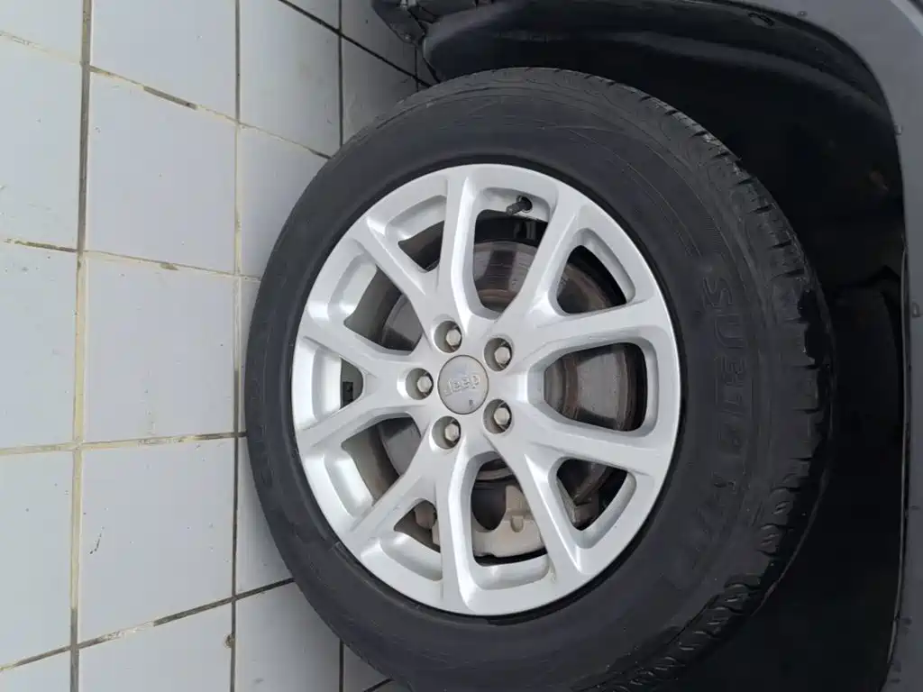 Jeep Cherokee — миниатюра 23