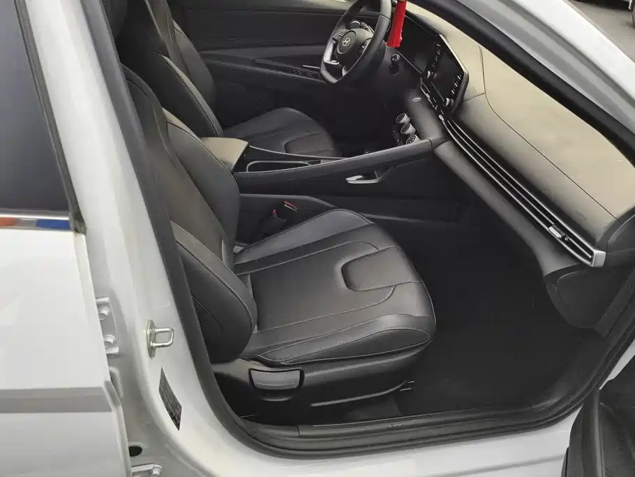 Hyundai Elantra — миниатюра 8