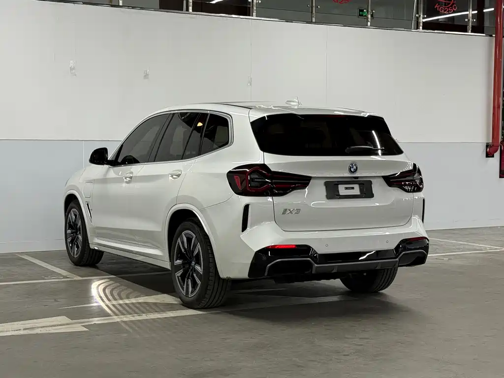 BMW iX3 - фото 19