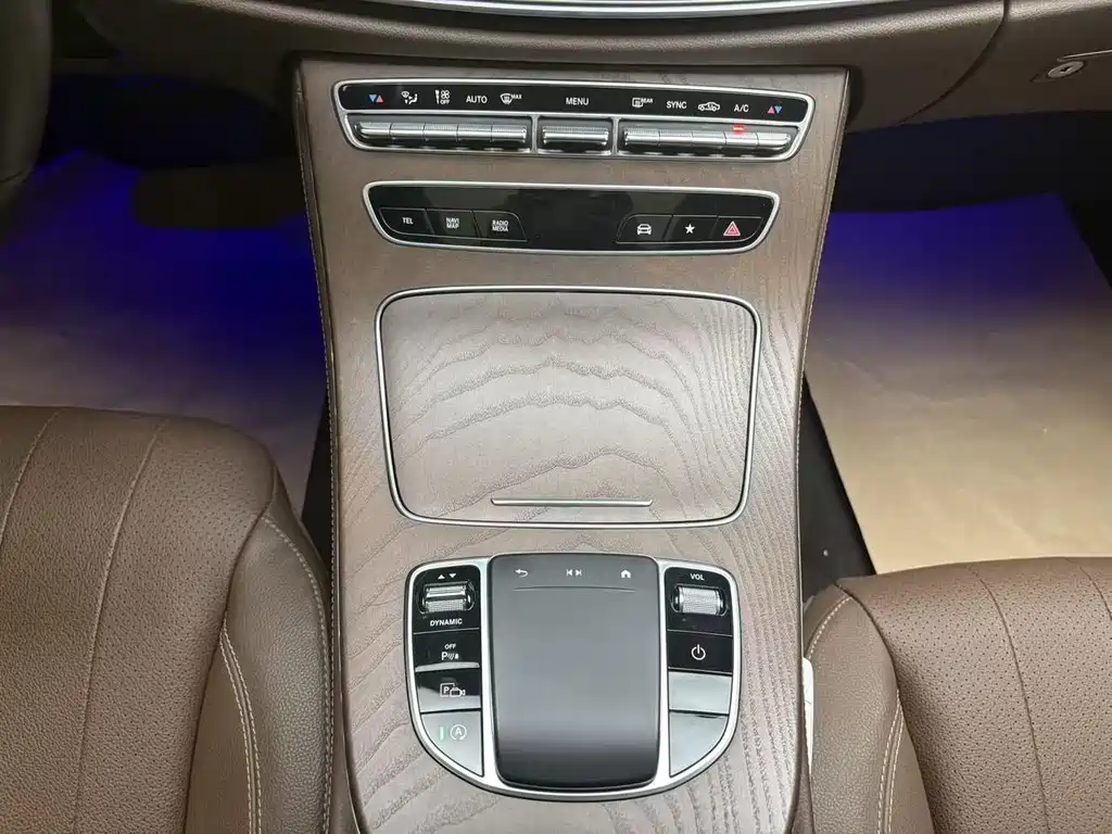 Mercedes-Benz E-Class — миниатюра 10